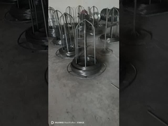 1.8M पीवीसी लेपित वी घुमावदार घुमावदार तार जाल बाड़ उद्यान आउटडोर 3 डी बाड़ आड़ू के आकार की पोस्ट के साथ