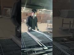 गर्म डुबोया जस्ती धातु ग्रिटिंग 505 Serrated बार सुरक्षा पैदल मार्ग स्टील ग्रिटिंग